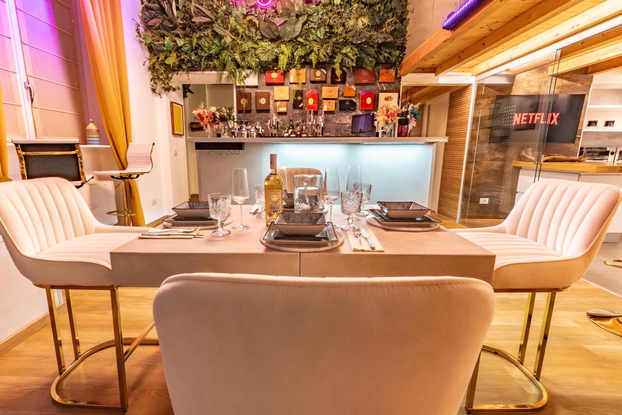 Luxe & Central Haven - Jacuzzi, Sauna, Steam, Private Parking 코모 외부 사진