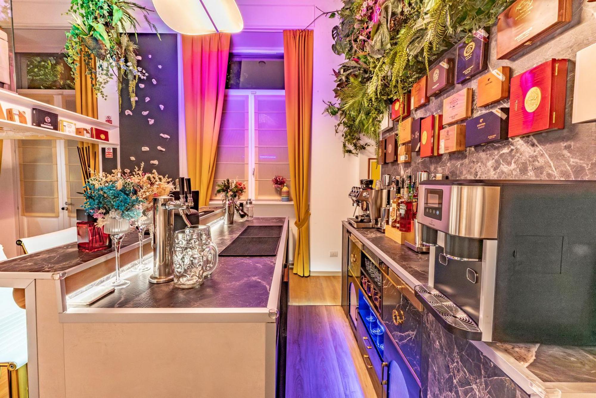 Luxe & Central Haven - Jacuzzi, Sauna, Steam, Private Parking 코모 외부 사진