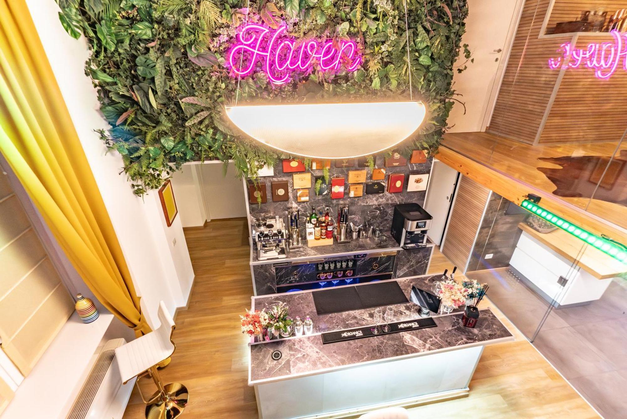 Luxe & Central Haven - Jacuzzi, Sauna, Steam, Private Parking 코모 외부 사진