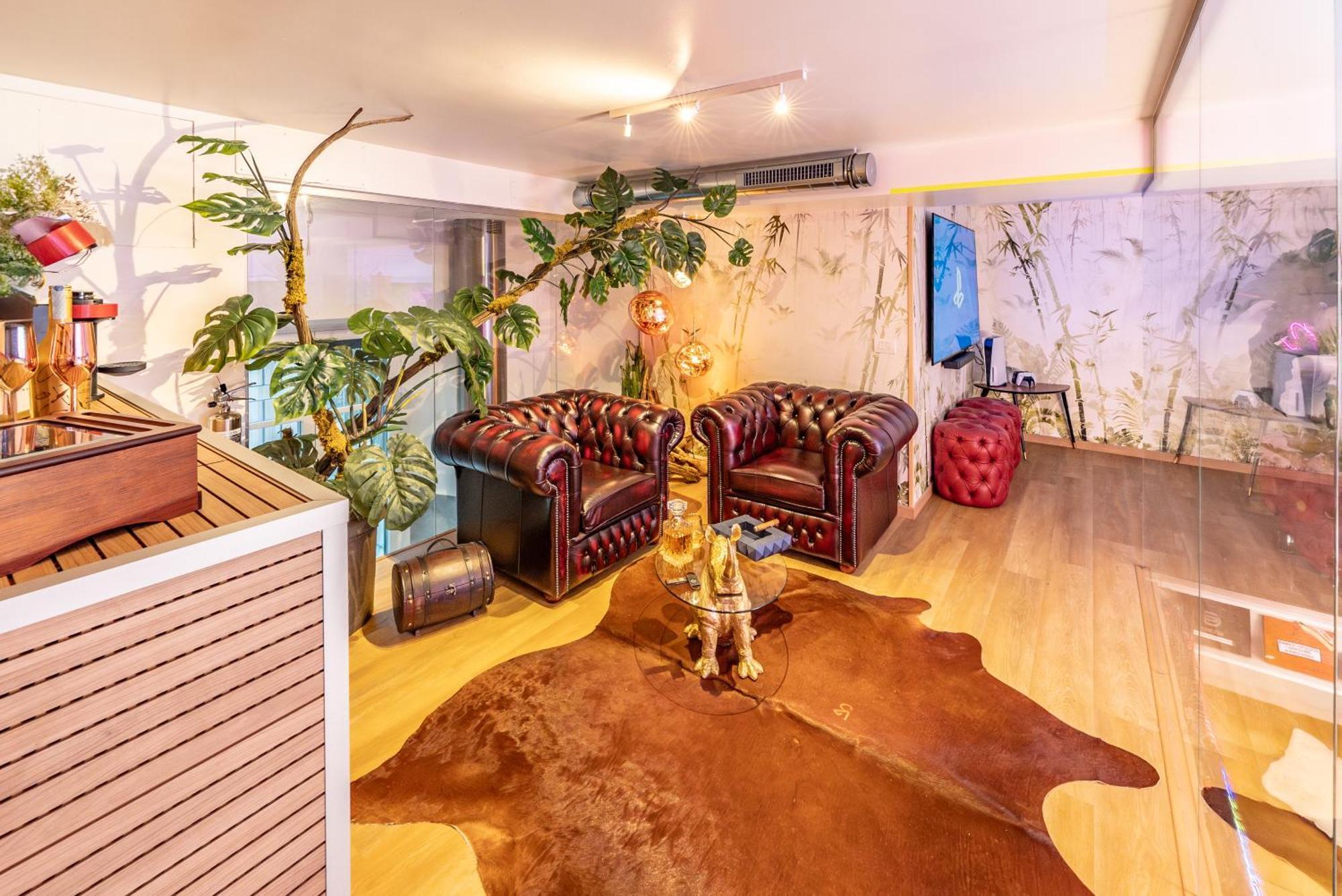 Luxe & Central Haven - Jacuzzi, Sauna, Steam, Private Parking 코모 외부 사진
