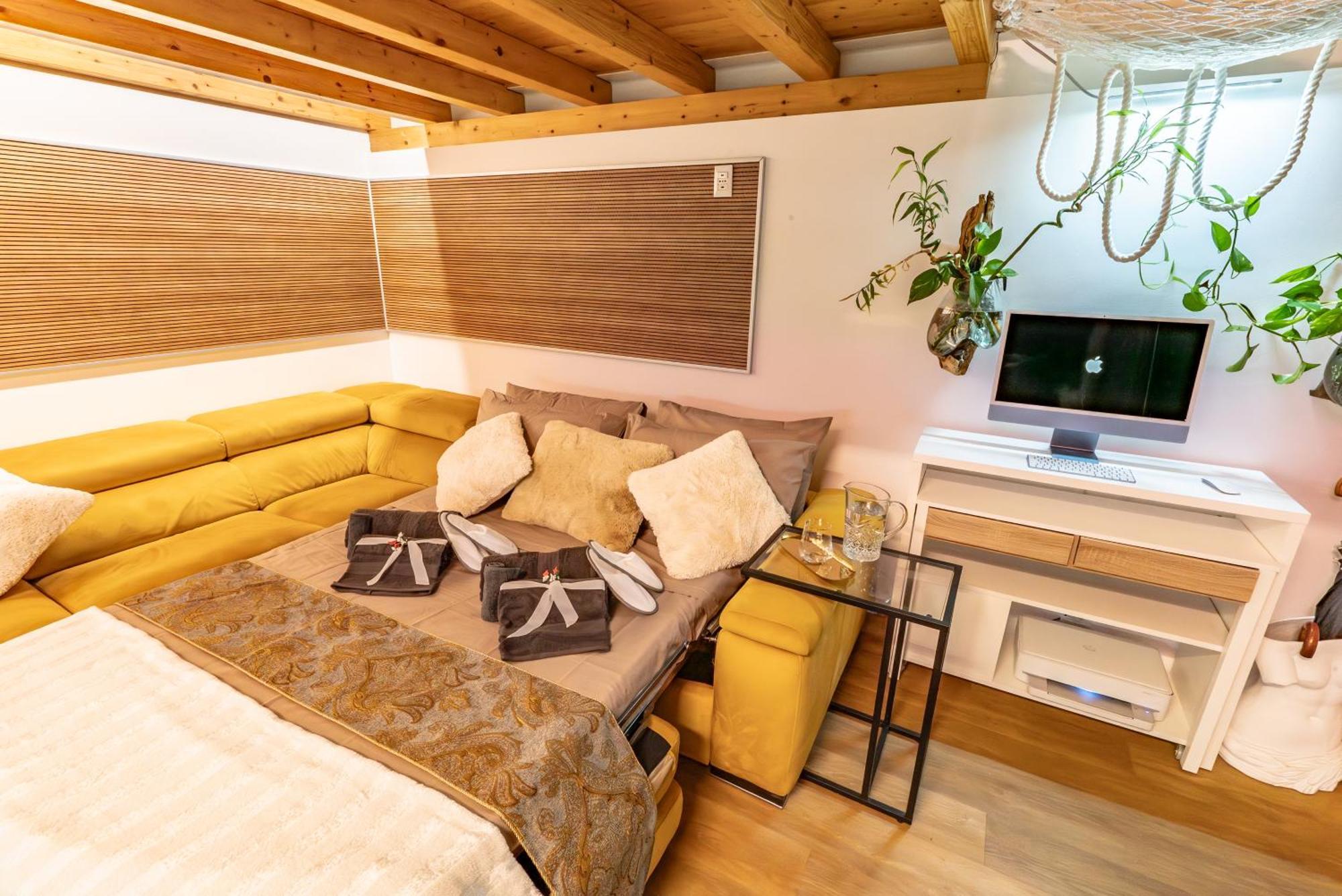 Luxe & Central Haven - Jacuzzi, Sauna, Steam, Private Parking 코모 외부 사진
