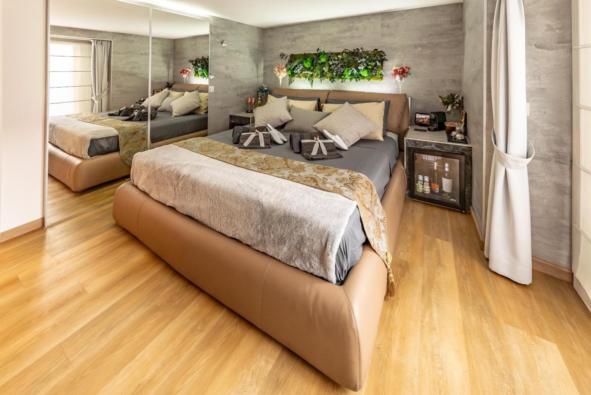 Luxe & Central Haven - Jacuzzi, Sauna, Steam, Private Parking 코모 외부 사진