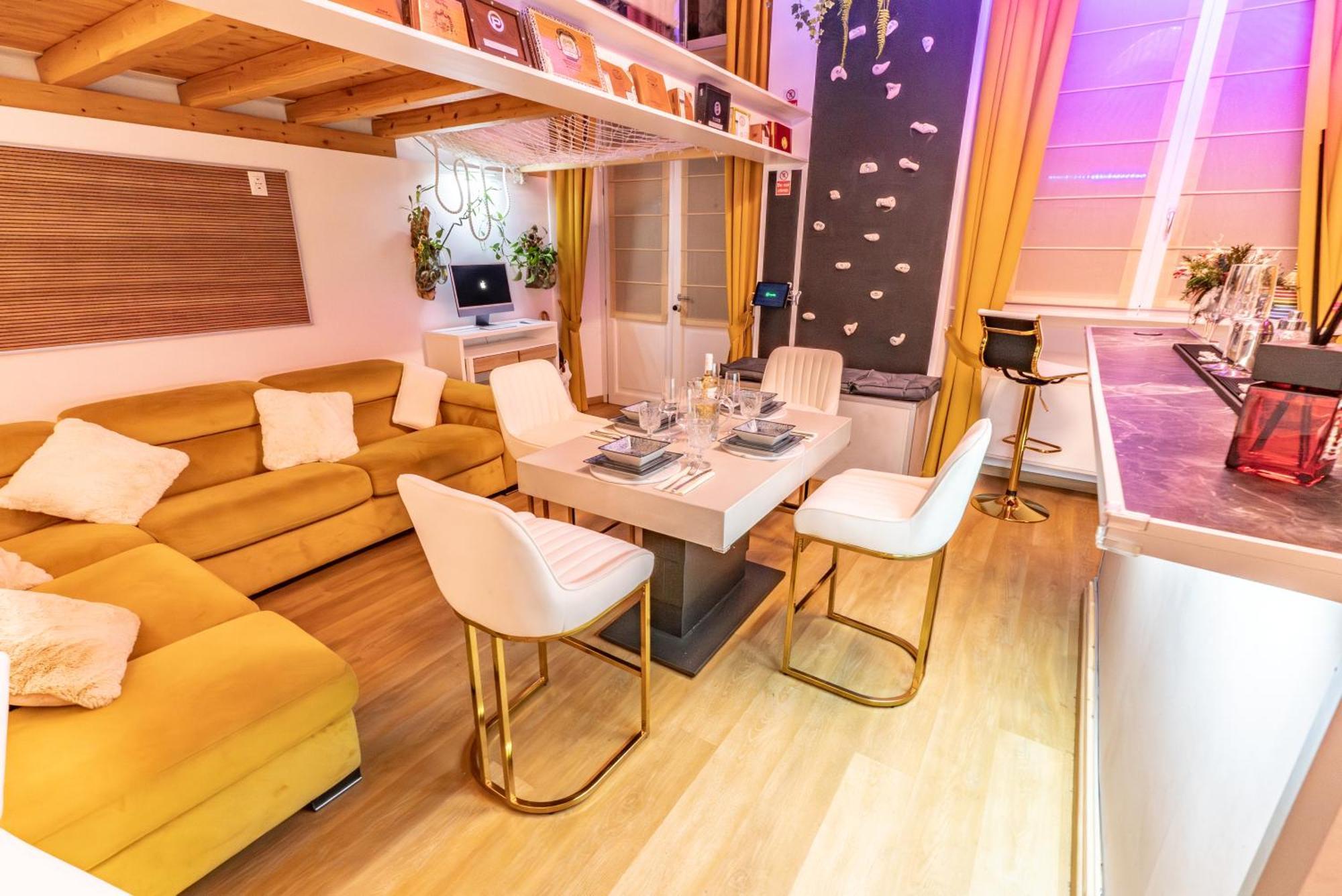 Luxe & Central Haven - Jacuzzi, Sauna, Steam, Private Parking 코모 외부 사진