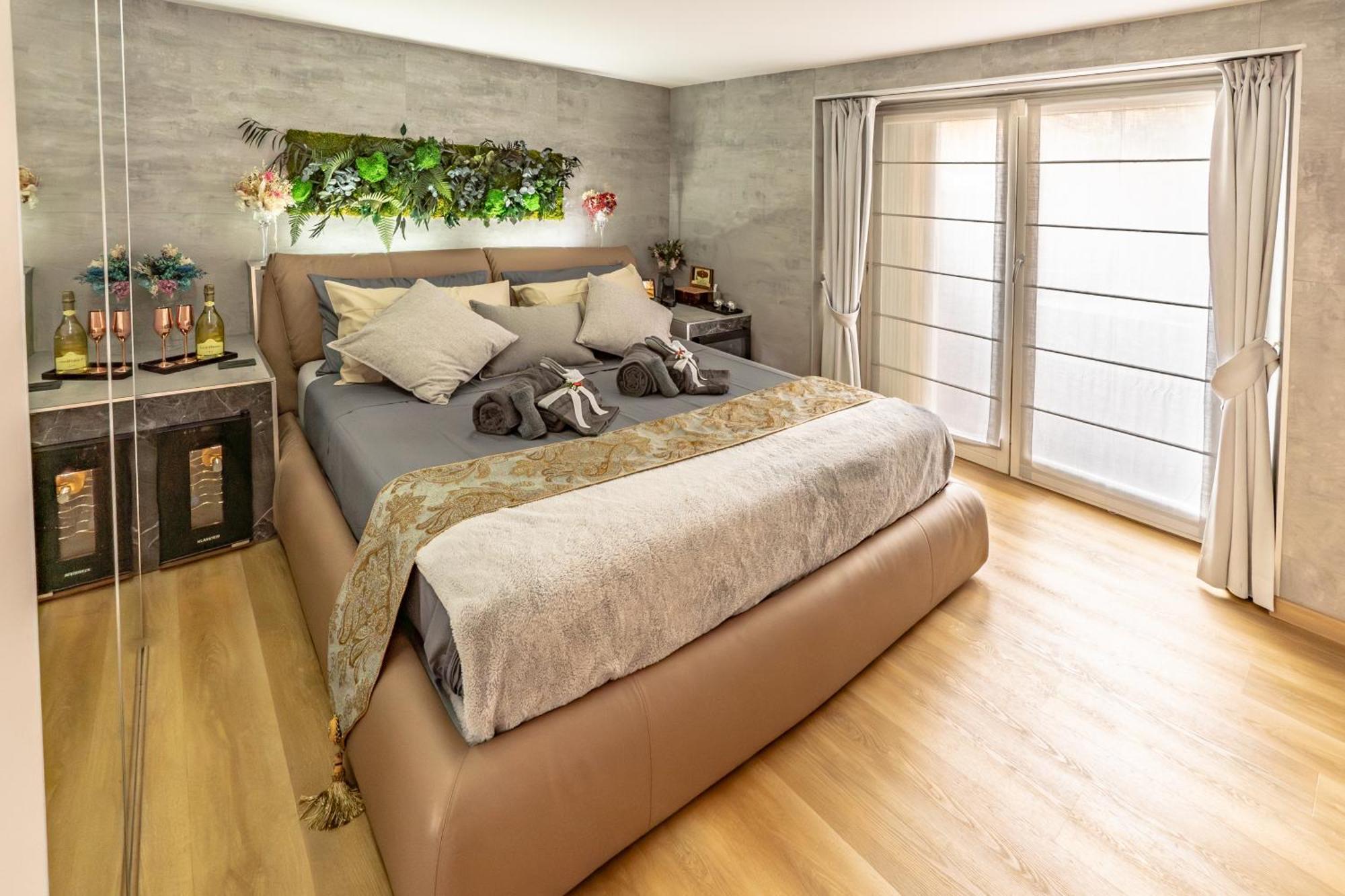 Luxe & Central Haven - Jacuzzi, Sauna, Steam, Private Parking 코모 외부 사진