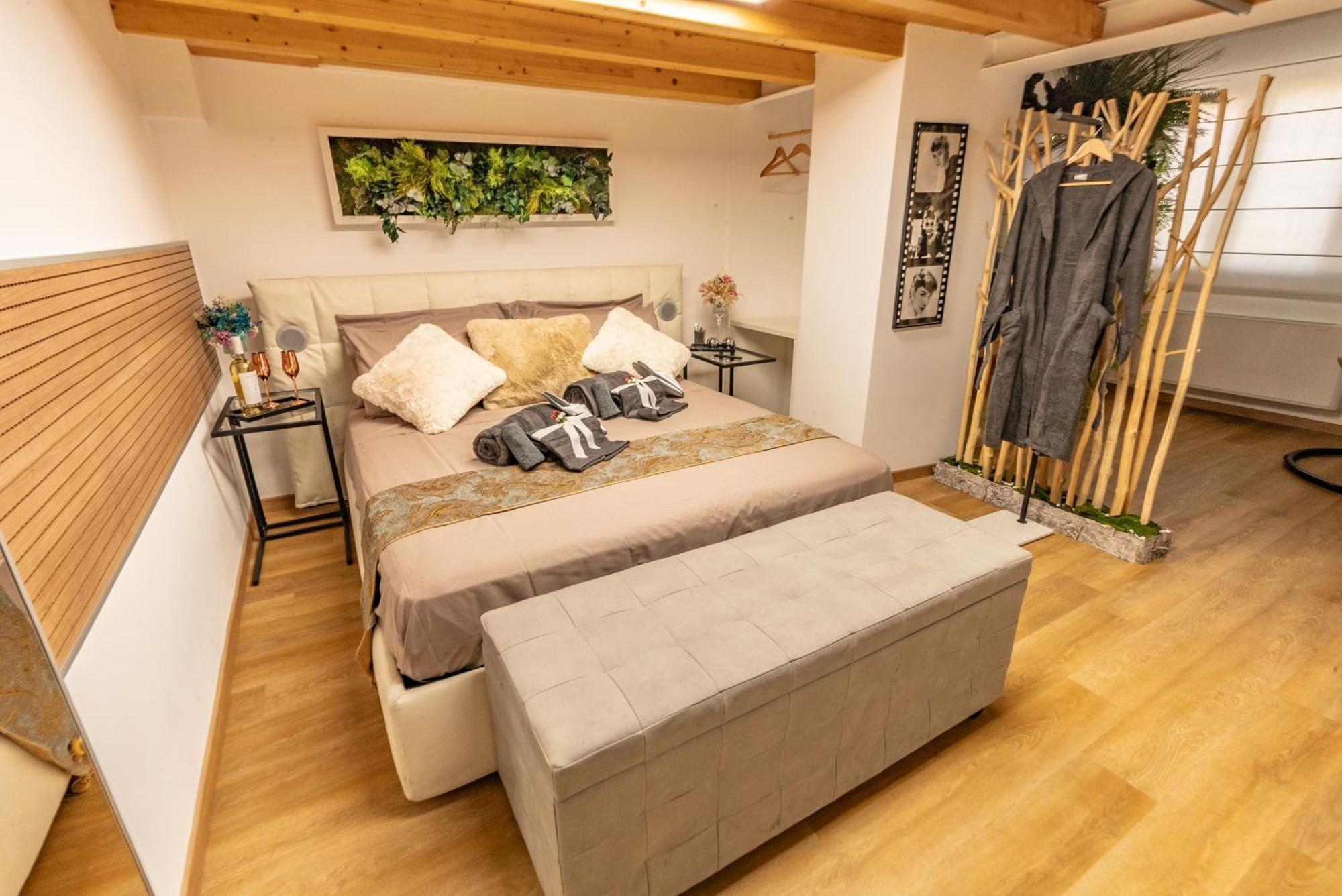 Luxe & Central Haven - Jacuzzi, Sauna, Steam, Private Parking 코모 외부 사진