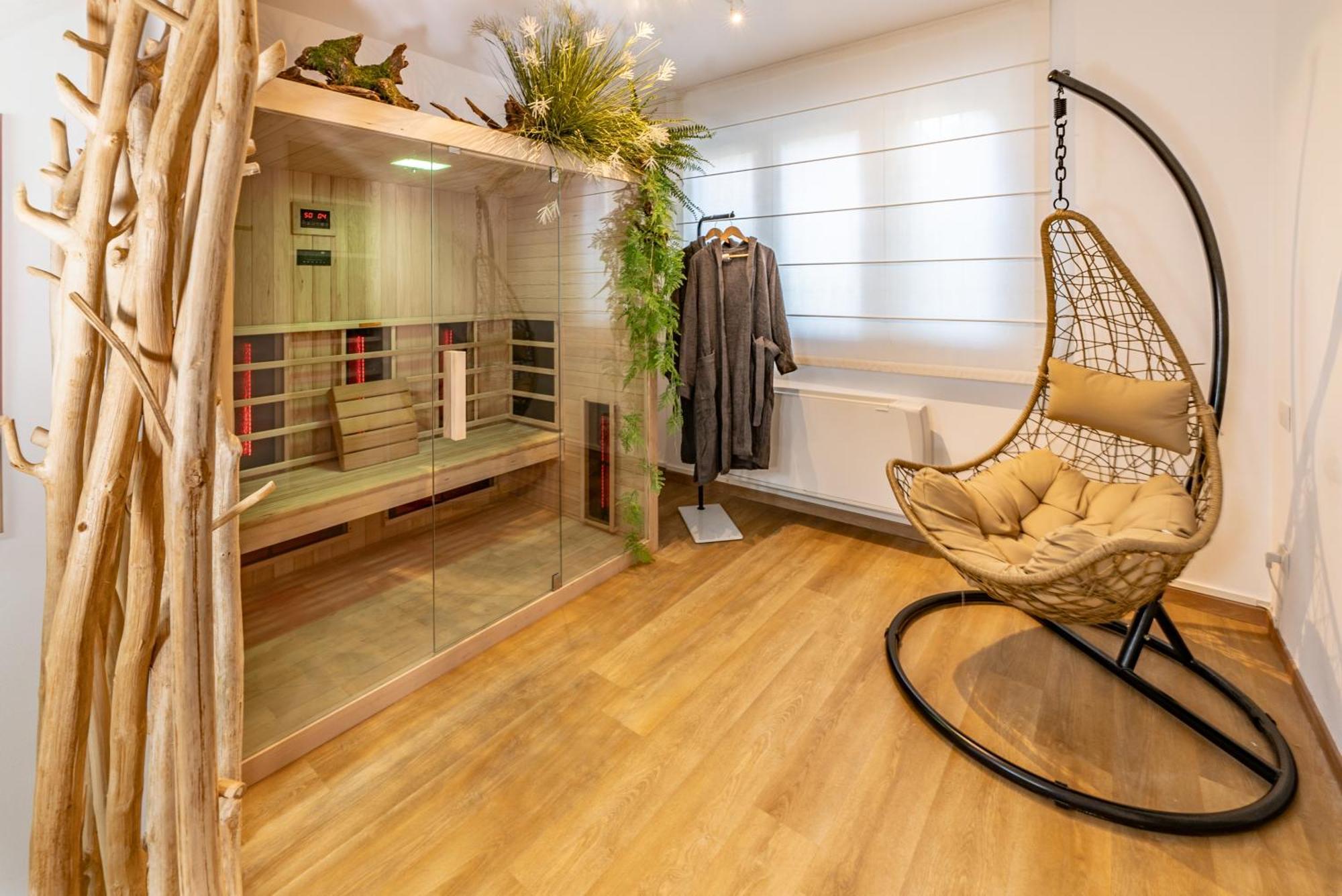 Luxe & Central Haven - Jacuzzi, Sauna, Steam, Private Parking 코모 외부 사진