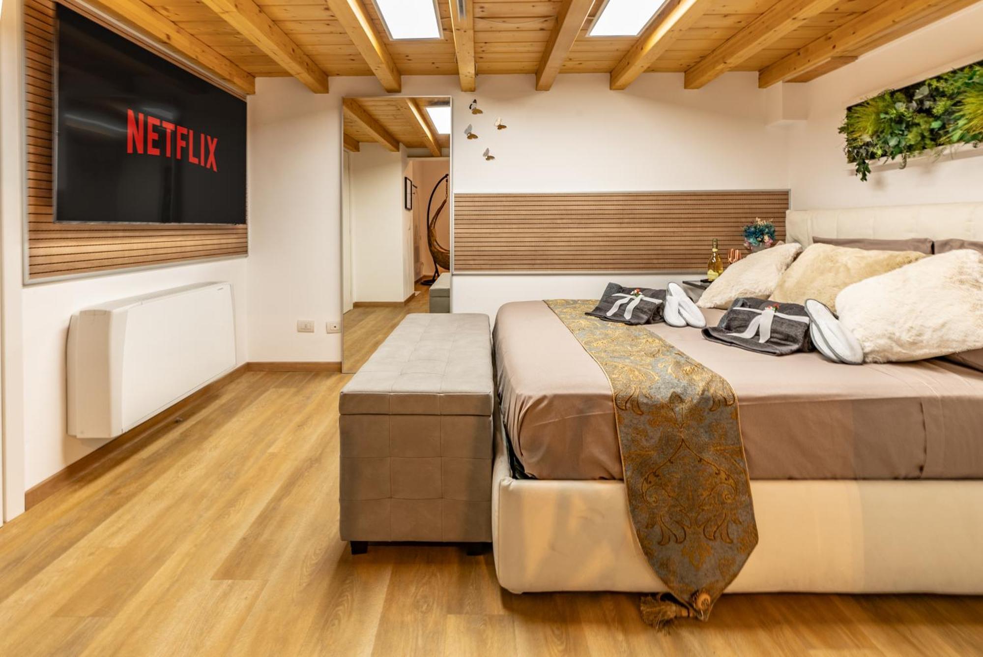Luxe & Central Haven - Jacuzzi, Sauna, Steam, Private Parking 코모 외부 사진