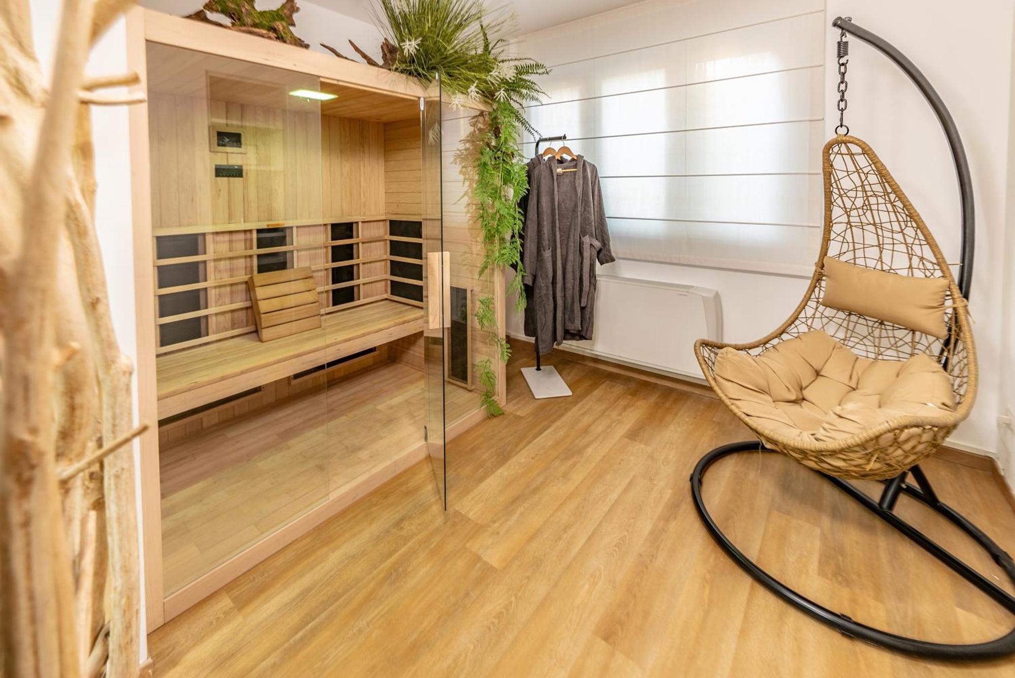 Luxe & Central Haven - Jacuzzi, Sauna, Steam, Private Parking 코모 외부 사진